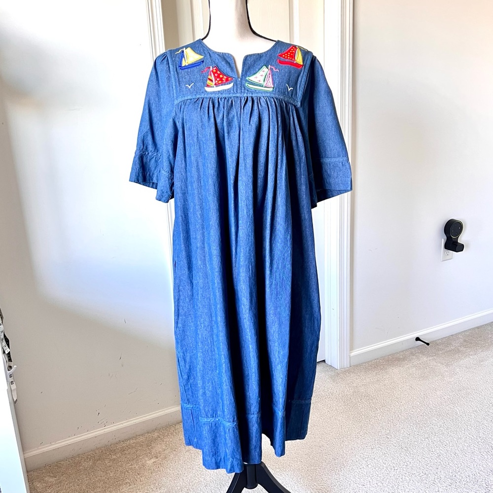 Vintage SHE’S ALL THAT Embroidered Sailboat Yoke Midi Mumu Shift Dress—SZ. Small